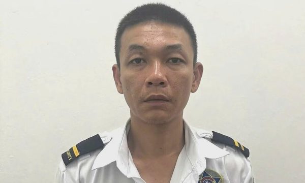 Bảo vệ 'đá tới tấp vào đầu tài xế giao hàng' bị bắt