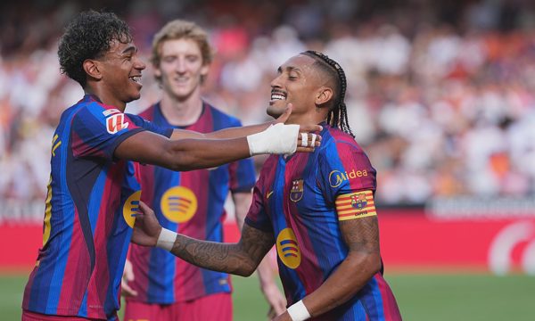 Barca đáng sợ mà không cần 'số 9'