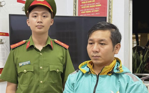 Bắt 2 người lừa tiền của người dân muốn vay ngân hàng