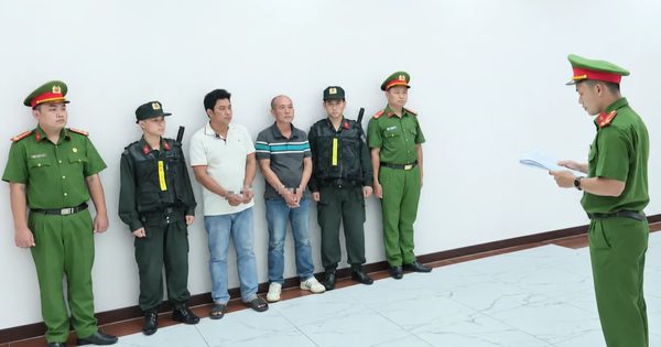 Bắt 4 người trong 2 đường dây đổ trộm hàng trăm tấn chất thải
