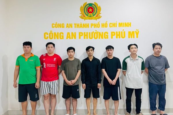 Bắt 7 người hỗn chiến khi xem bóng đá ở quán nhậu