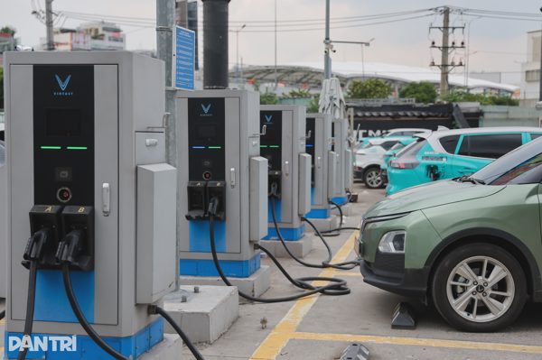 Bắt buộc trạm sạc xe điện phải tương thích nhiều hãng xe từ giữa năm 2027