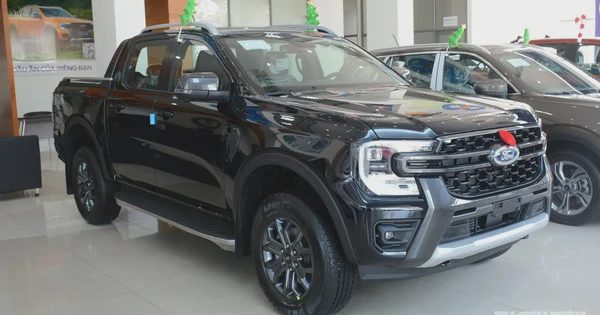 Bất chấp doanh số giảm, xe bán tải hút khách nhất Việt Nam vẫn tăng giá