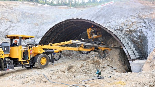 Bắt đầu thi công mái cơ cửa hầm Đại Huệ tuyến cao tốc Vinh-Thanh Thủy