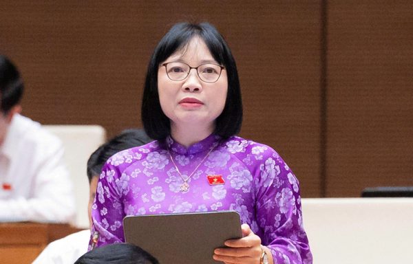 'Bật đèn vàng' với địa phương: Ba góc nhìn để đánh giá cán bộ