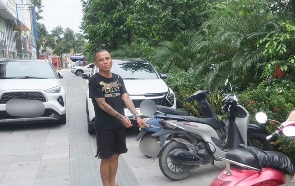 Bắt đối tượng cả gan trộm xe tại địa điểm tiếp dân của Công an phường