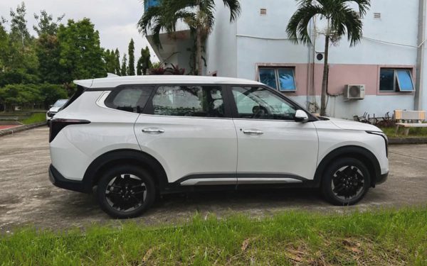 Bắt gặp Kia Carens mới ở Việt Nam, dễ là bản tiêu chuẩn, chưa có ADAS
