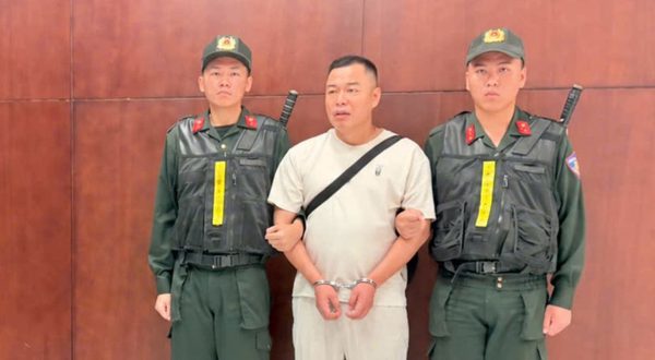 Bắt giam chồng cũ 'Hằng Du Mục' vì dùng nhãn hiệu này để bán hàng