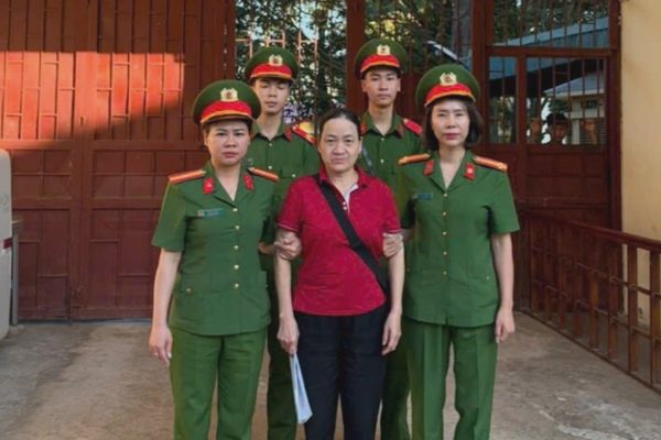 Bắt giam người phụ nữ dùng Facebook bôi nhọ chính quyền tỉnh Sơn La