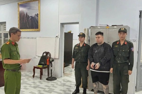 Bắt giam thanh niên nổ súng bắn người giữa đường ở Đồng Nai