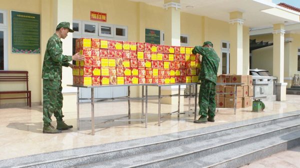 Bắt giữ 3 người trên ô tô tải chở gần 350kg pháo nổ ở Lạng Sơn