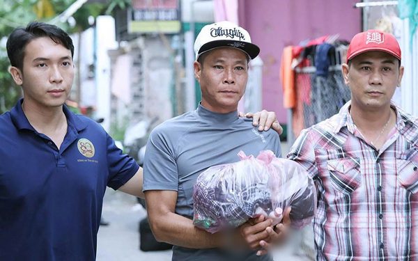 Bắt giữ đối tượng có nhiều tiền án, thu giữ súng và nhiều hung khí nguy hiểm