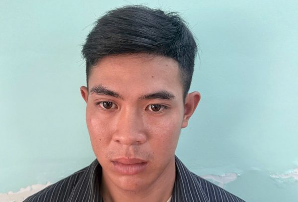 Bắt giữ thanh niên 18 tuổi hiếp dâm con gái của mẹ kế