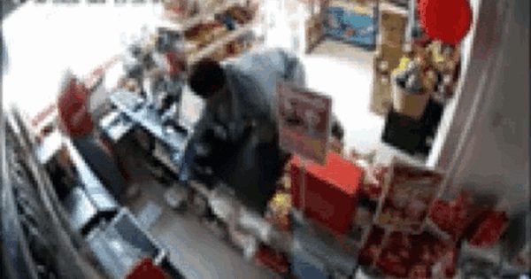 Bắt nghi phạm dùng dao đe dọa nữ nhân viên siêu thị cướp tài sản