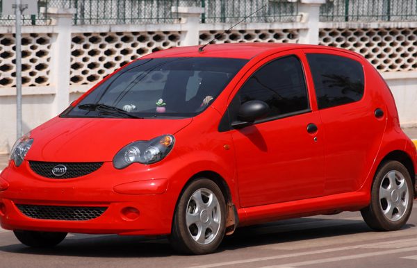 Bất ngờ chiếc ô tô bí ẩn gắn mác Bugatti như siêu xe của ông Đặng Lê Nguyên Vũ