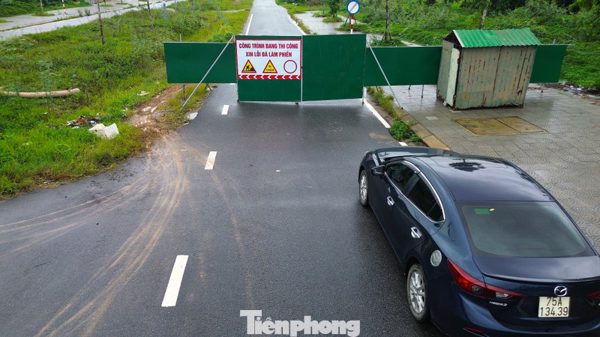 Bất ngờ rào chắn tuyến đường gần 200 tỷ đồng ở Huế