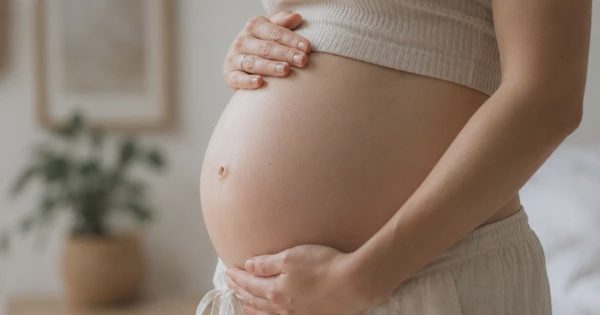 Bất ngờ sinh đôi hai con khác cha ruột