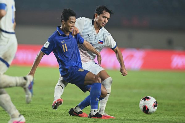 Bất ngờ thua Philippines, Thái Lan vẫn vào chung kết FIFA ASEAN Cup