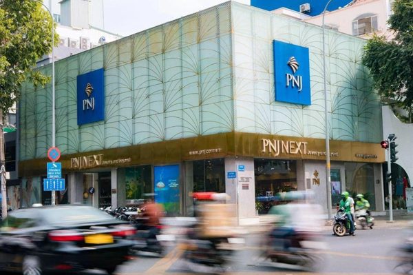 Bất ngờ việc PNJ trả tiền mua vàng, kim cương