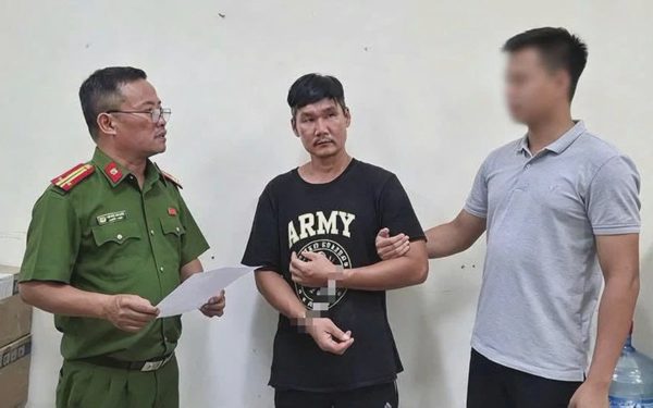 Bắt người đàn ông dùng dao tấn công, truy đuổi cán bộ công an