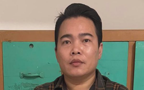 Bắt người làm giả 3 sổ đỏ, dẫn nạn nhân đi xem đất trồng rồi nhận 2,4 tỉ đồng