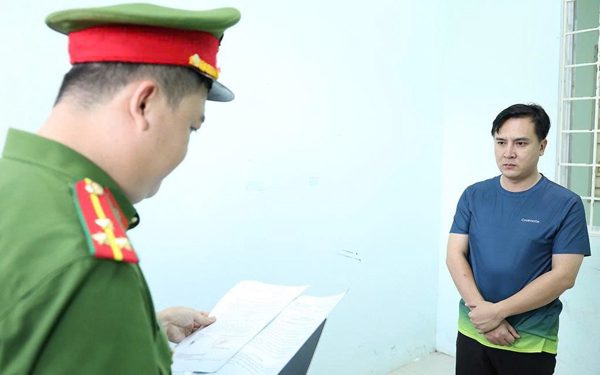 Bắt tạm giam giám đốc một phòng giao dịch ngân hàng ở An Giang