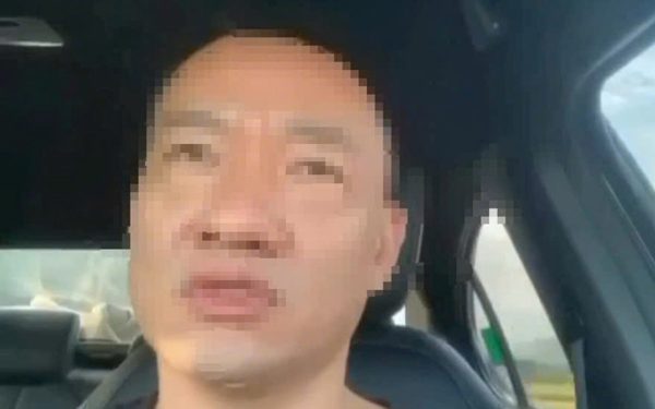 Bắt tạm giam người chồng đâm vợ tử vong rồi lái ô tô bỏ đi