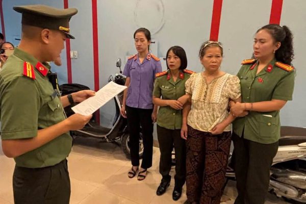 Bắt tạm giam người phụ nữ ở Hà Nội về tội lợi dụng các quyền tự do dân chủ
