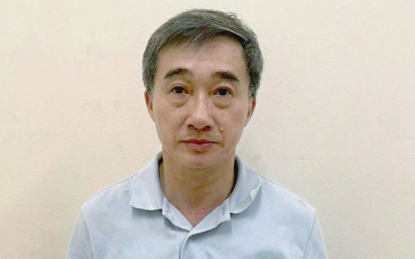 Bắt tạm giam Thứ trưởng Bộ Y tế Trần Văn Thuấn