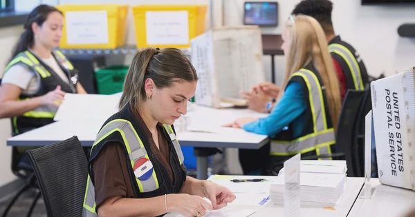 Bầu cử giữa kỳ Mỹ khởi đầu trong bất an