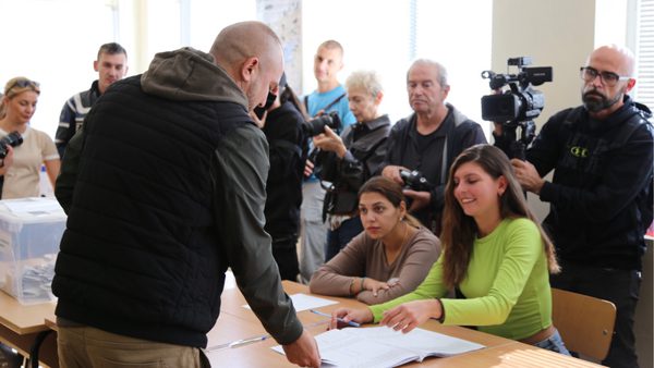 Bầu cử Tổng thống Bulgaria: Xác định hai ứng cử viên vào vòng hai