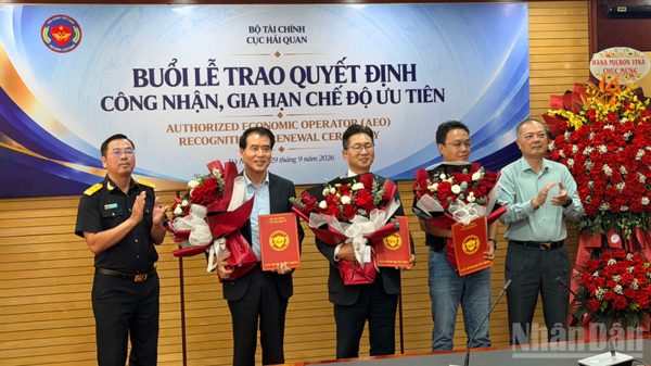 Bảy doanh nghiệp được công nhận, gia hạn chế độ doanh nghiệp ưu tiên