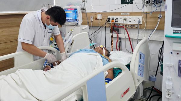 Bảy nạn nhân ngộ độc khí clo đang được cứu chữa tích cực, 1 ca phải chạy ECMO