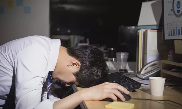 Bẫy tâm lý sau những bài đăng 'lương trăm triệu, mua nhà tuổi 25'