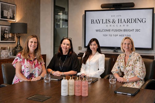 Baylis & Harding và chiến lược chọn ‘sân’ của thương hiệu quà tặng từ nước Anh