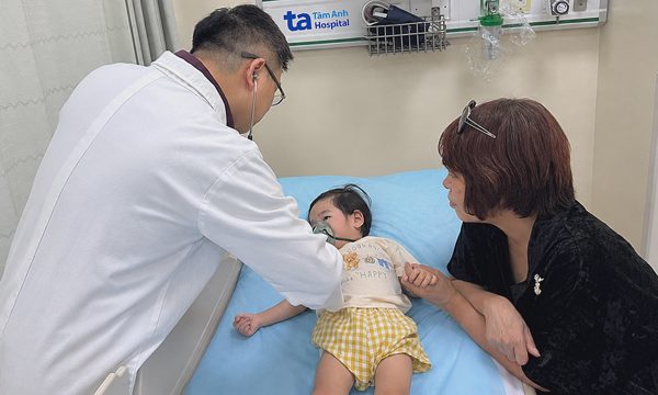 Bé 2 tuổi suy hô hấp cấp, nhịp tim nhanh bất thường