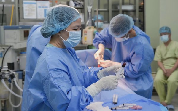 Bé 4 tuổi được ghép tế bào gốc từ em trai 18 tháng tuổi, người hiến tủy có độ tuổi nhỏ nhất Việt Nam