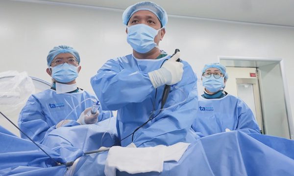Bé 5 tuổi bị sỏi niệu quản