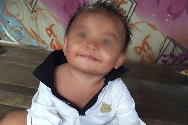 Bé gái 11 tháng tuổi mất tích tại sạp quần áo từ thiện ở An Giang