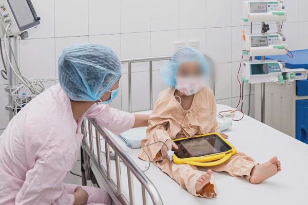Bé gái 4 tuổi được cứu sống nhờ tế bào gốc từ em trai 18 tháng tuổi