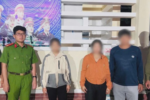 Bé gái bỏ nhà đi tìm việc lúc nửa đêm theo lời mời gọi trên mạng