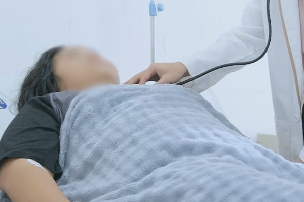 Bé gái nặng 103kg bị thoát vị đĩa đệm ở tuổi 13: Cảnh báo quan niệm sai lầm