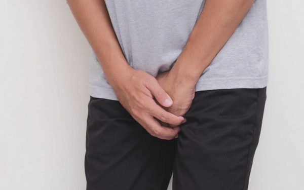 Bé trai 14 tuổi suýt mất chức năng sinh sản sau 6 tiếng đau 'vùng kín'