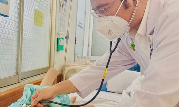 Bé trai 6 tuổi nguy kịch do viêm não Herpes
