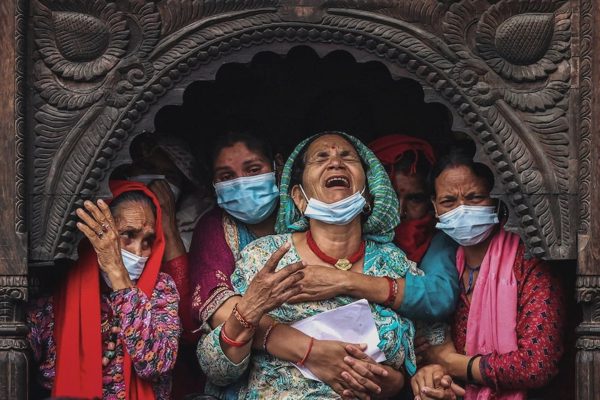 Bé trai 9 tuổi ám ảnh khoảnh khắc rời tay mẹ trong lũ dữ ở Nepal