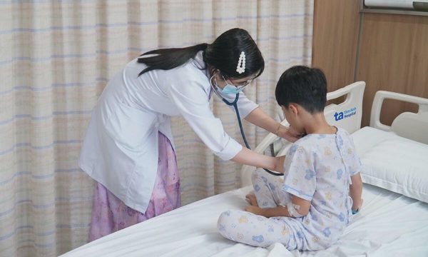Bé trai co giật, nói sảng do cúm A