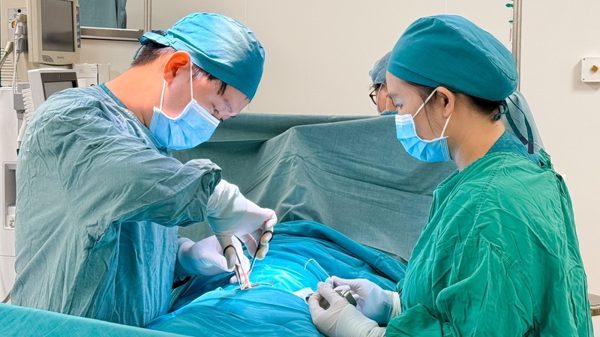 Bé trai phải cắt bỏ 10cm ruột vì dạng lồng ruột hiếm gặp