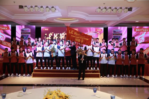 Becamex TPHCM xuất quân, chờ ngày trở lại V.League