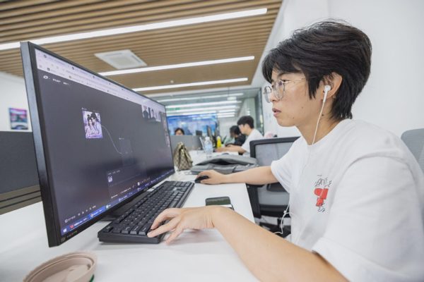 Bên trong các xưởng phim AI: Ngày tạo 4-5 phim, mỗi bộ 40 tập