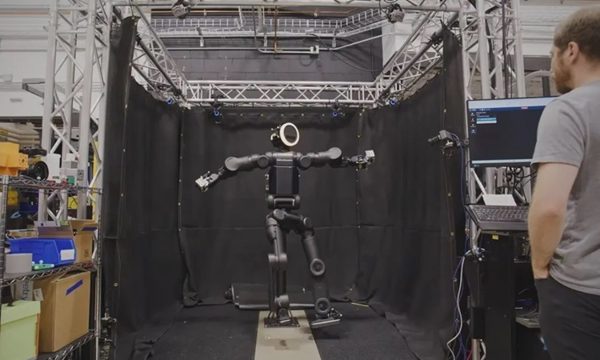 Bên trong nhà máy sản xuất robot hình người của Boston Dynamics